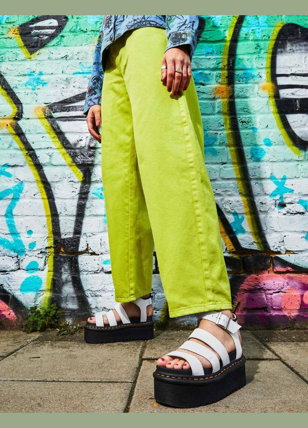 Белые босоножки Dr. Martens с ремешком