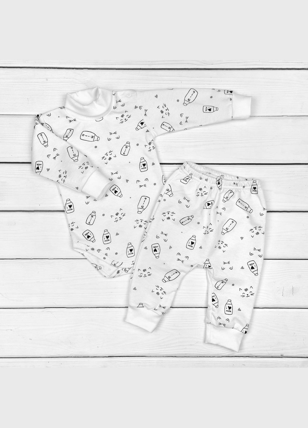 Білий демісезонний набір для дитини боді та штани від трьох місяців сон білий;коричневий Malena