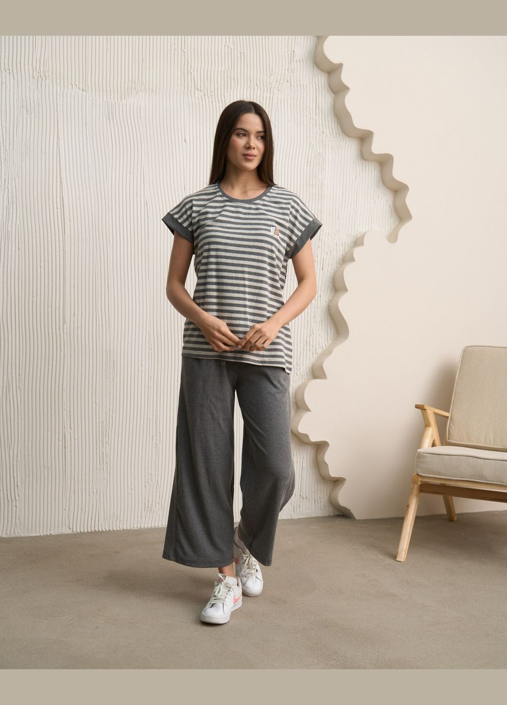 Світло-сіра всесезон піжама жіноча футболка зі штанами кюлоти рубчик розмір s, m, l, xl футболка + штани Nicoletta Піжама