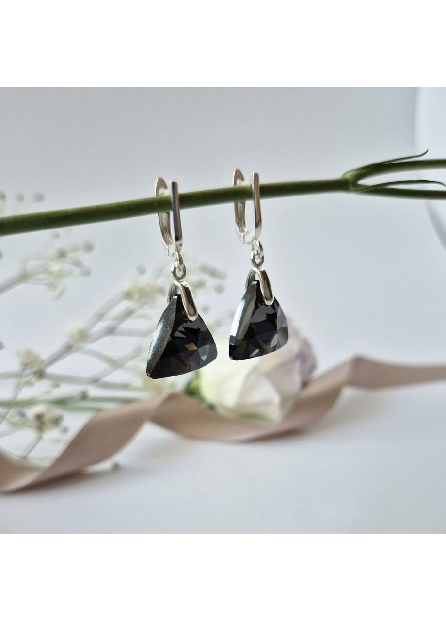 Серебряные серьги Треугольник с камнями Сваровски Серебро 925 пробы родированное 566280-16р 5.60г No Brand (349443632)