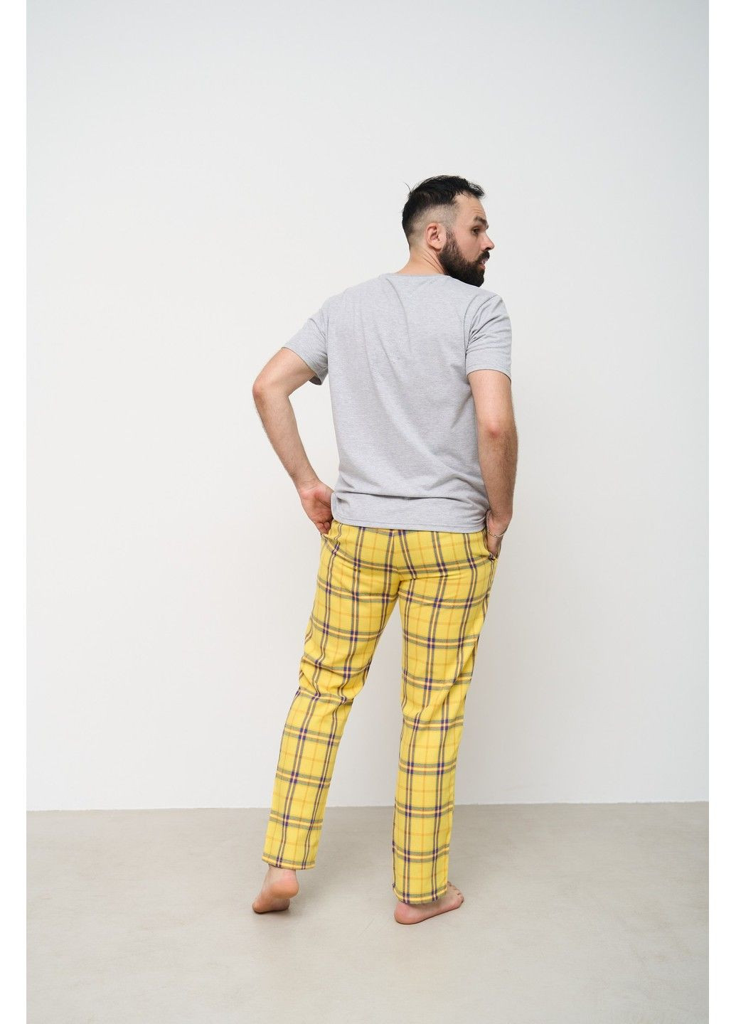 Піжама чоловіча футболка сіра + штани в клітинку жовті Handy Wear (293275190)