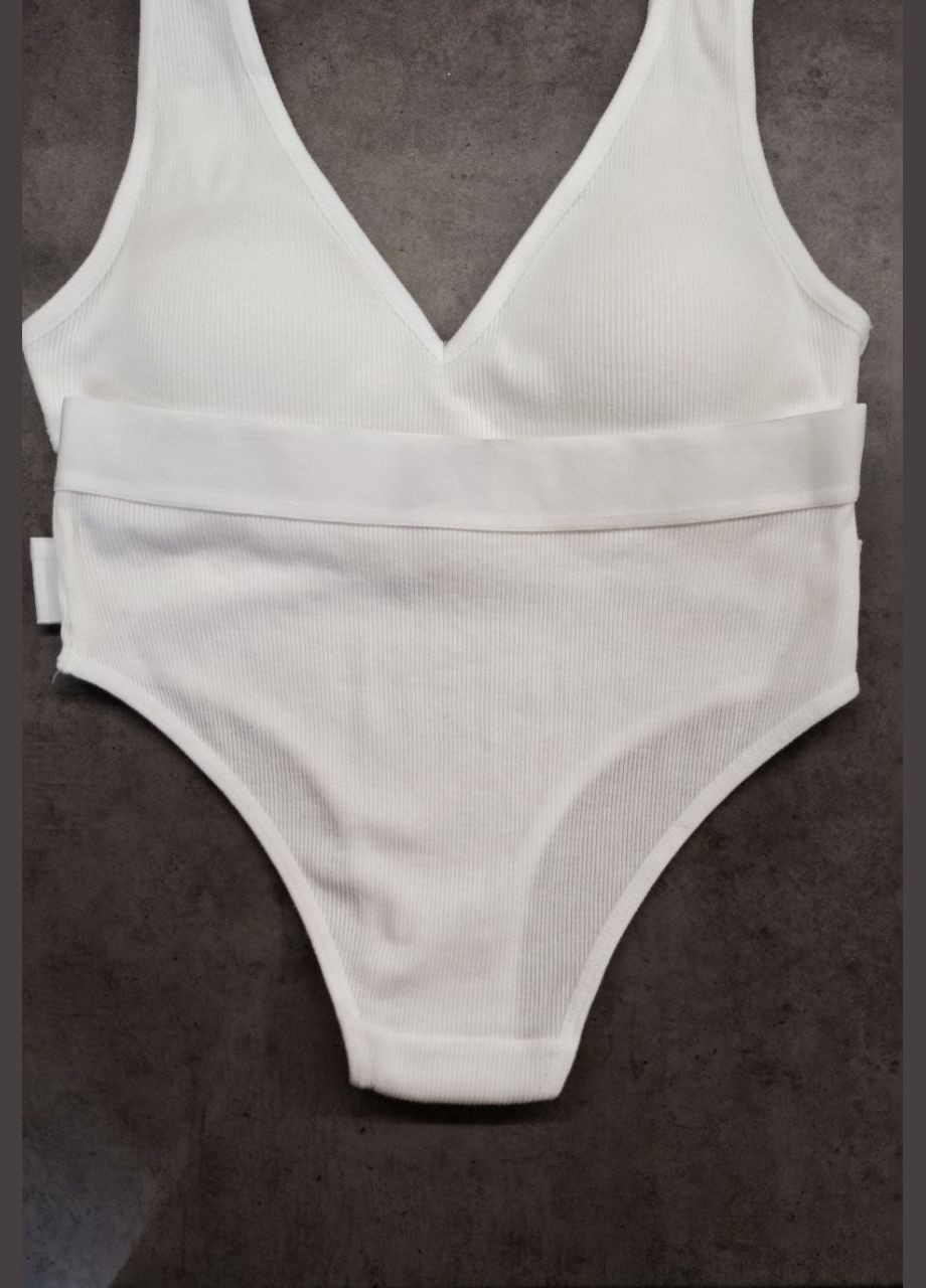 Белый демисезонный женский базовый комплект нижнего белья из рубчика со съемными чашками – топик и трусики, универсальный размер No Brand