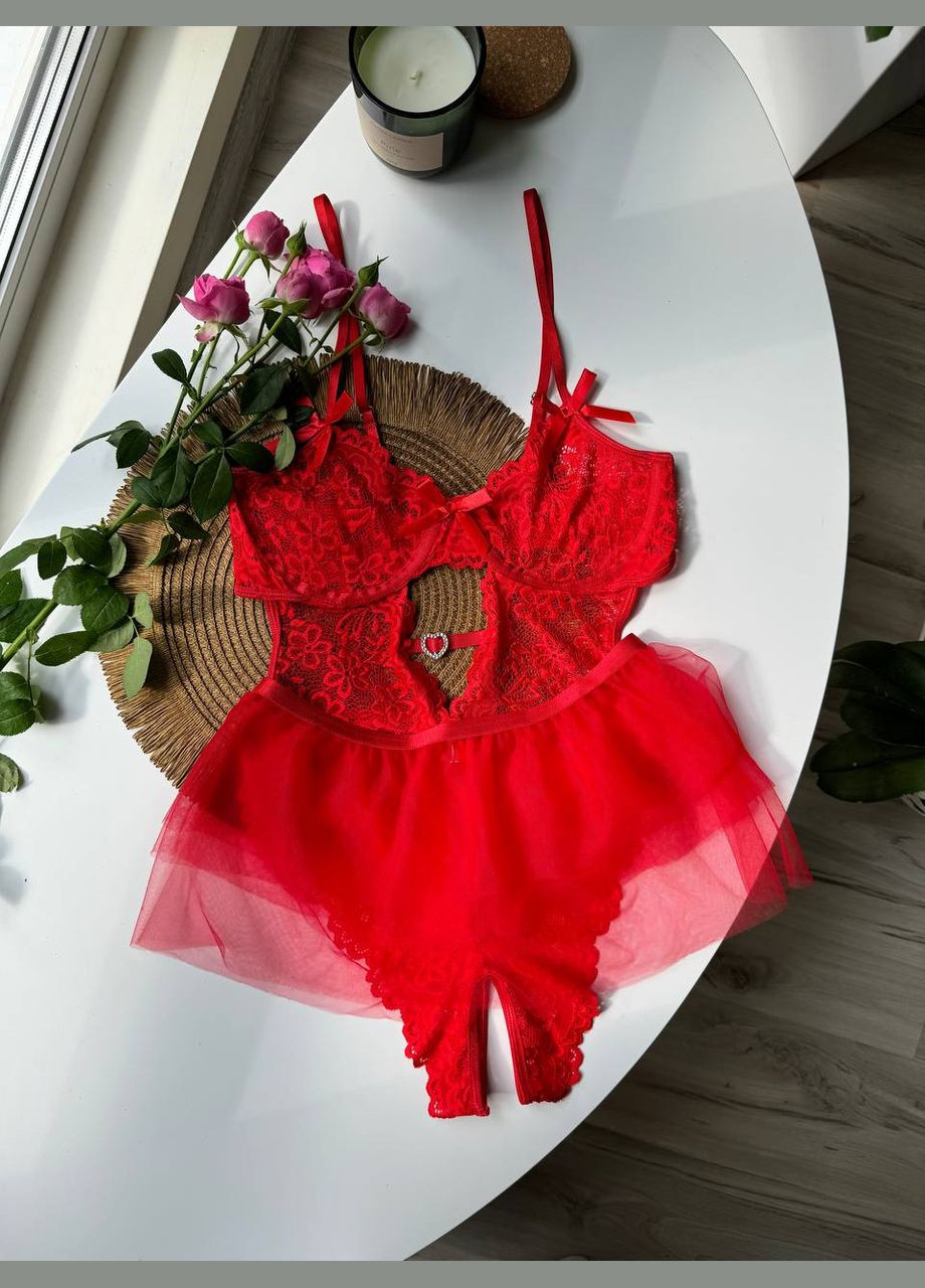 Червоний демісезонний пристрасний боді з відкритим доступом та спідничкою Vakko