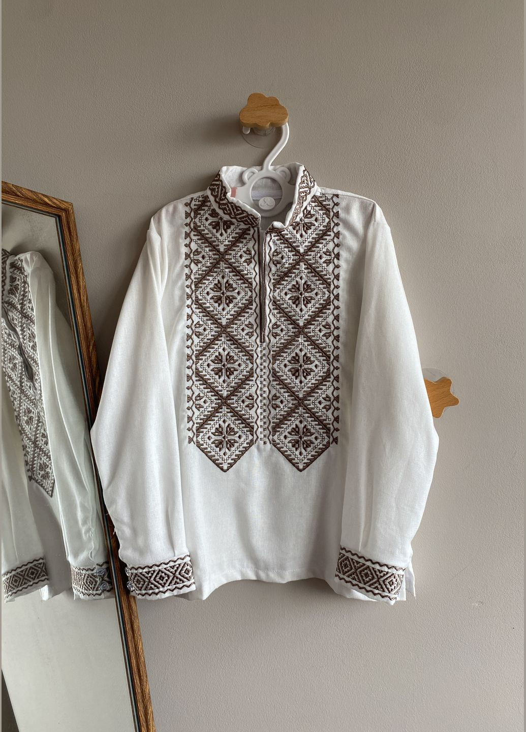 Молочная детская молочная льняная вышиванка на мальчика вышитая кофейными нитями. лен (332792199)