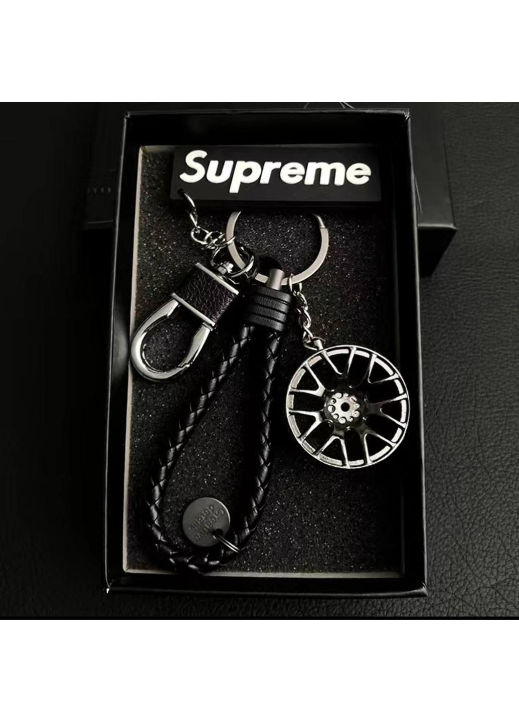 Брелок supreme 3в1 з чорним диском та шкіряним ремінцем No Brand (292260632)