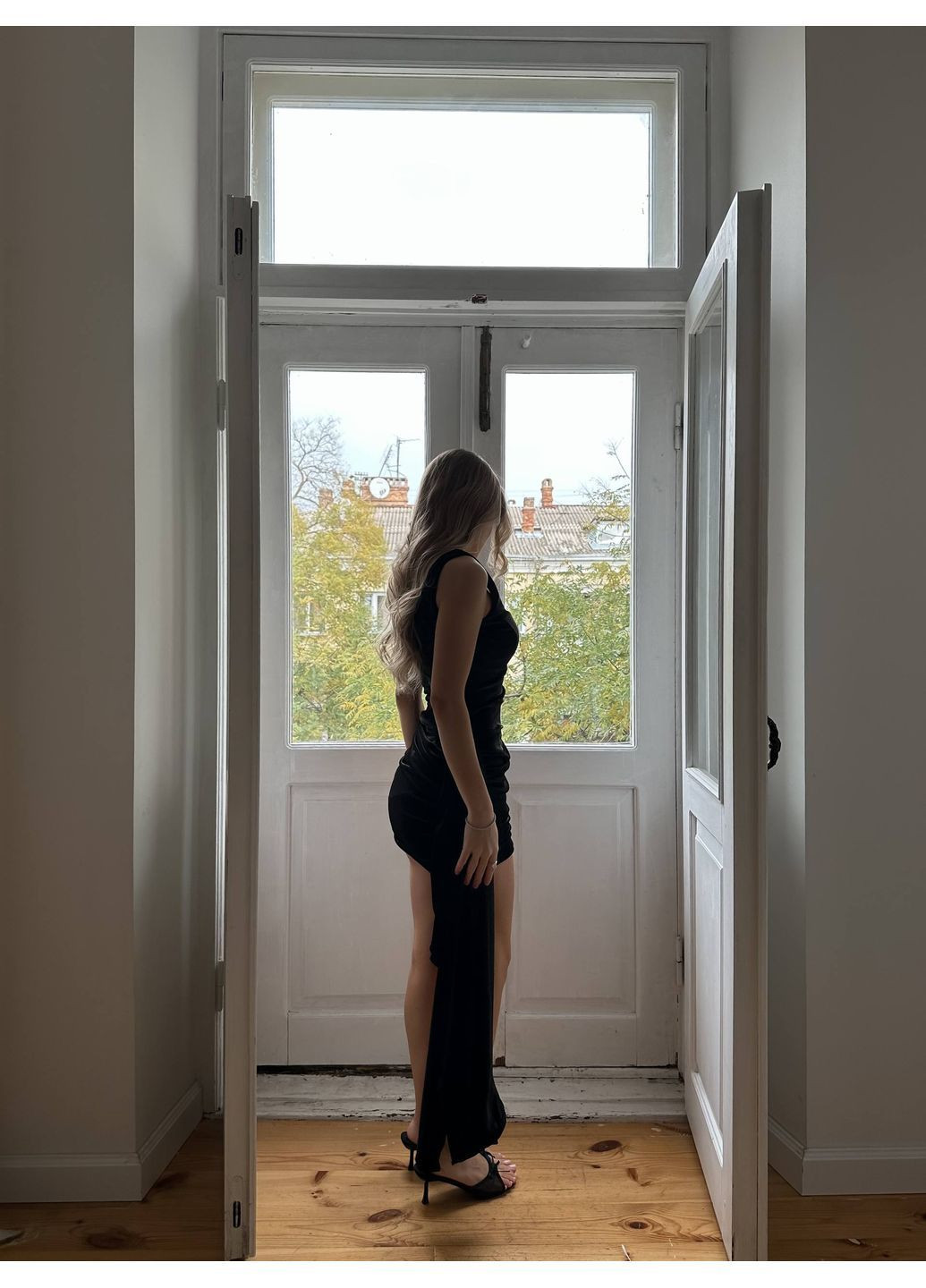 Черное вечернее бархатное мини-платье No Brand