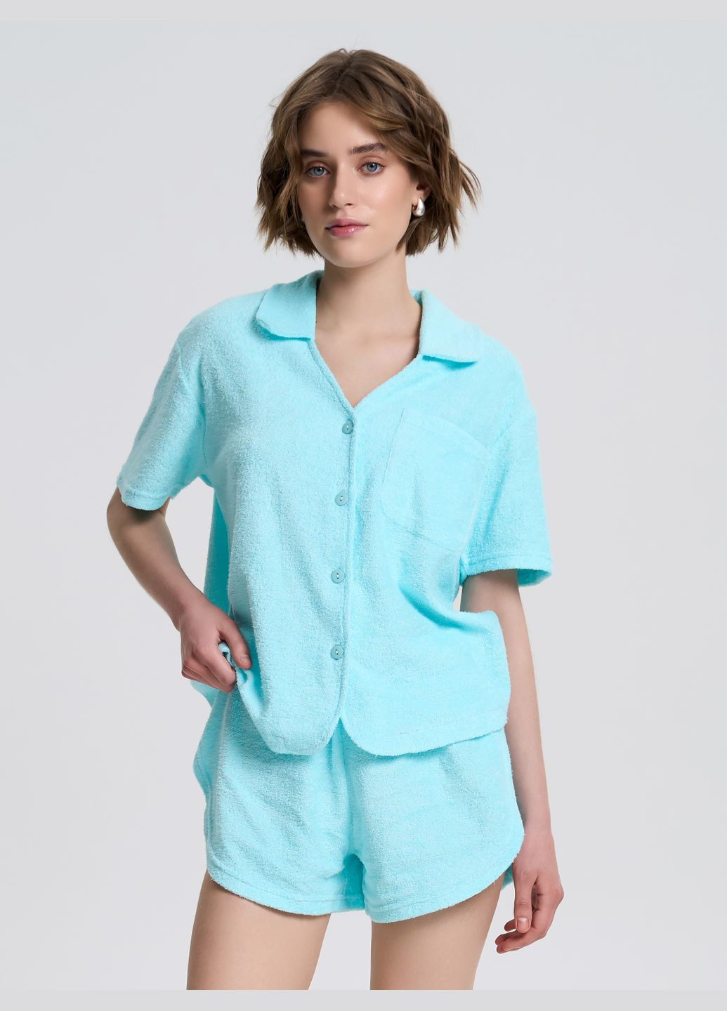 Бірюзова всесезон комплект жіночий махровий бірюзового кольору тм роза футболка + шорти Роза