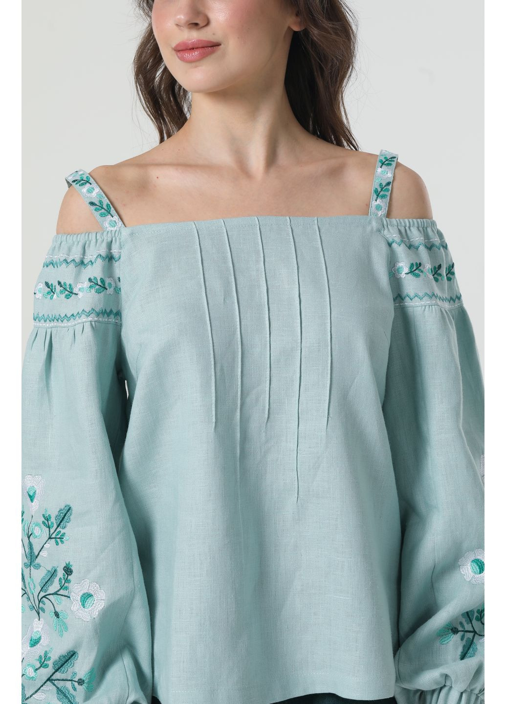 Блакитна жіноча лляна блуза вишиванка з відкритими плечима та квітковою вишивкою на рукавах мавра., р., код 9498/40/101 ГАЛЕРЕЯ ЛЬОНУ