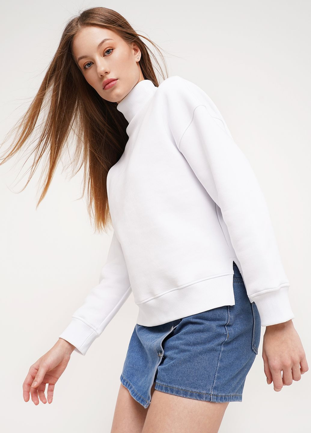 Белый свитшот Daria Karpiuk однотонный (312524365)