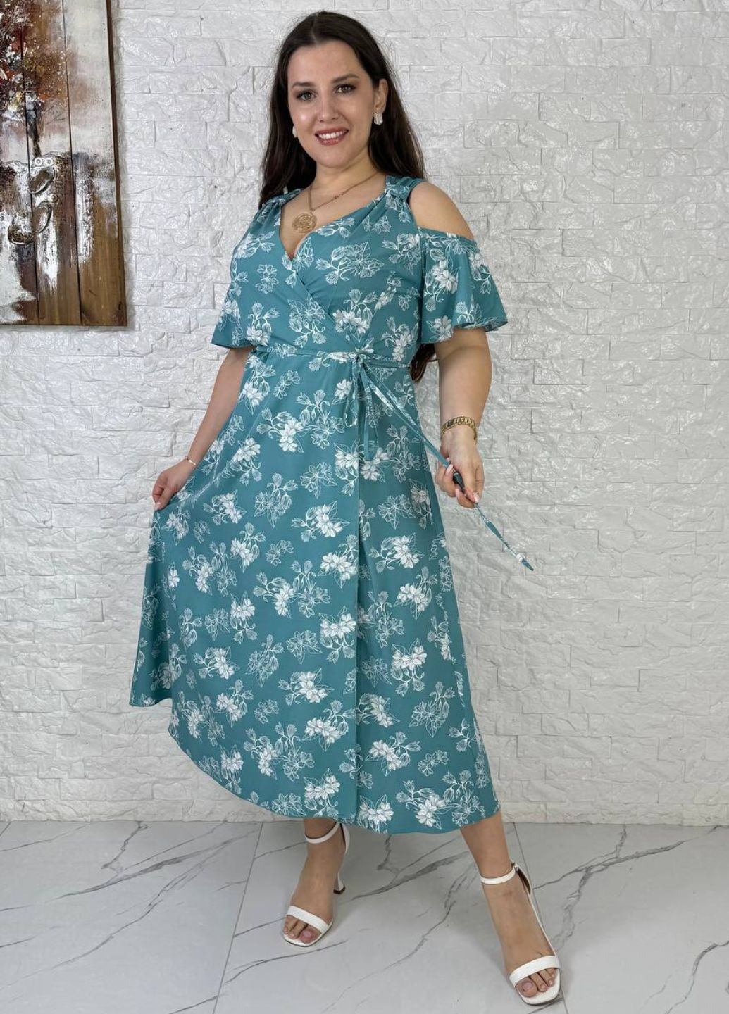 Фісташкова повсякденний вишукана легка літня міді сукня на запах з квітковим візерунком та короткими рукавами з вирізами на плечах на запах Tik-Tak з квітковим принтом