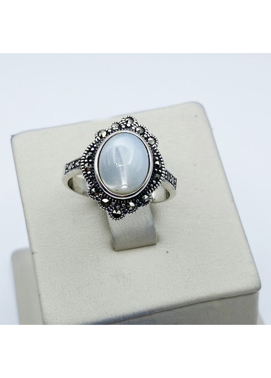 Каблучка срібна з перламутром та марказитом 17,5 3,47 г No Brand (370142639)