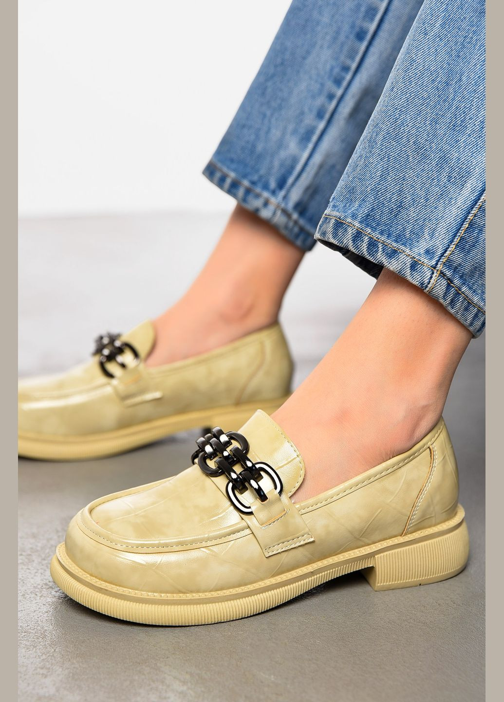 Let's Shop Лоферы женские светло-бежевого цвета лоферы темно-зеленый з искусственная кожа, украина — демисезон (322112019)