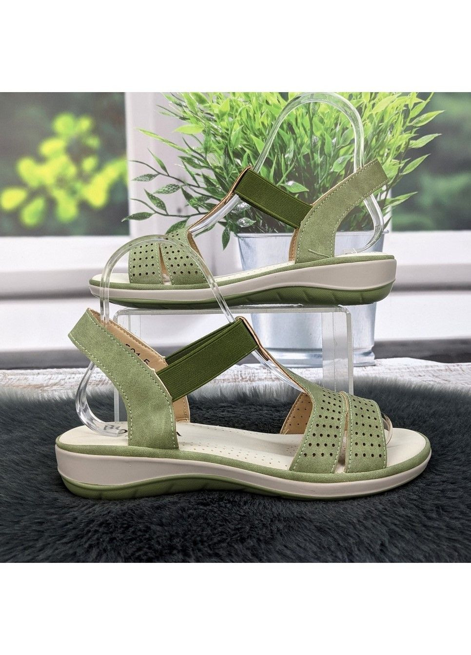 Оливковые босоножки женские на низком ходу Fashion на резинке