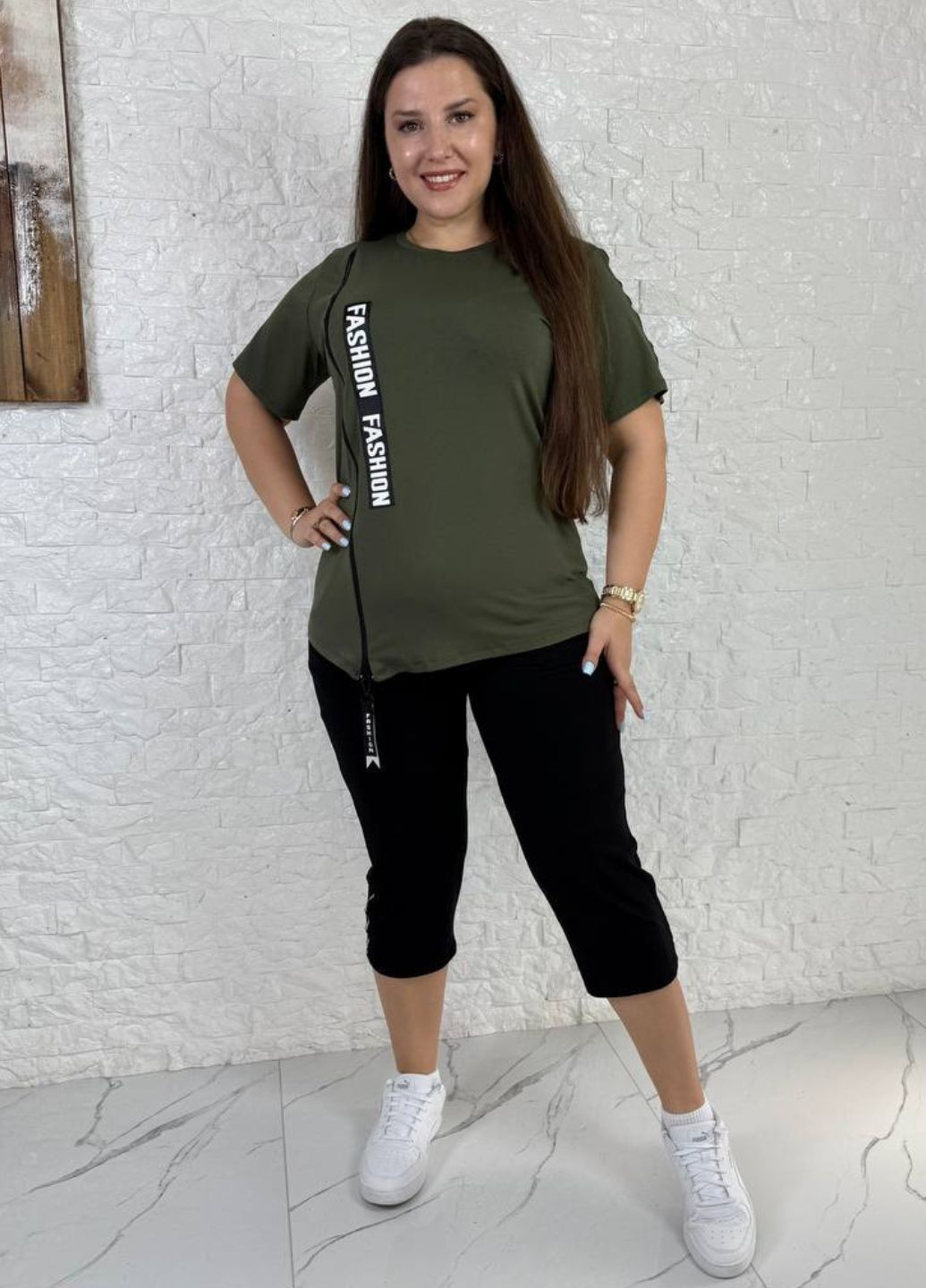 Базовый повседневный легкий летний костюм двойка: футболка с молнией сбоку и репсовой лентой + бриджи Україна (331783437)
