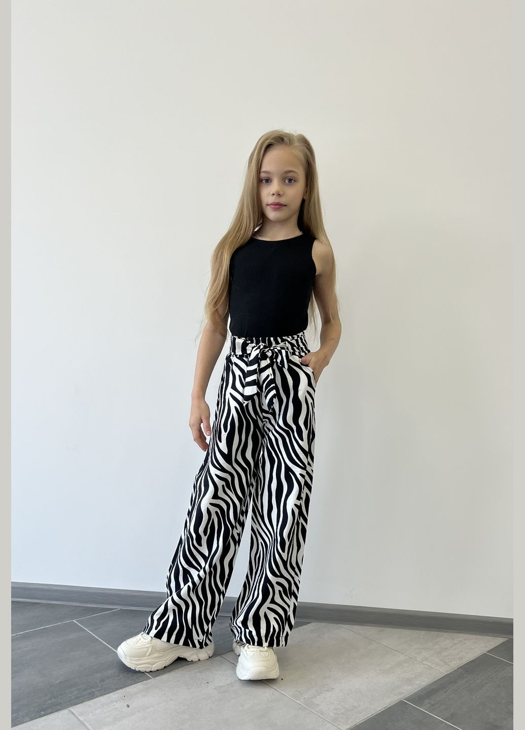 Чорно-білий літній літній костюм двійка для дівчаток 128-164 No Brand