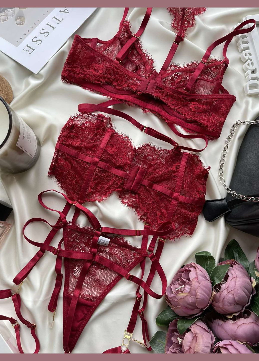 Бордовий комплект жіночої білизни з поясом і гартерами Simply sexy