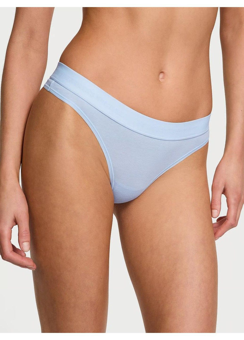 Трусики-стрінги жіночі бавовняні з логотипом Logo Cotton Thong Panty блакитні Victoria's Secret (341252164)