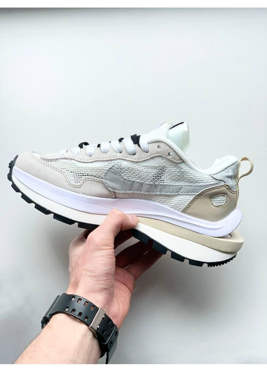 Белые демисезонные кроссовки мужские nike vaporwaffle sport fuschia x sacai beige найк вапормакс No Brand