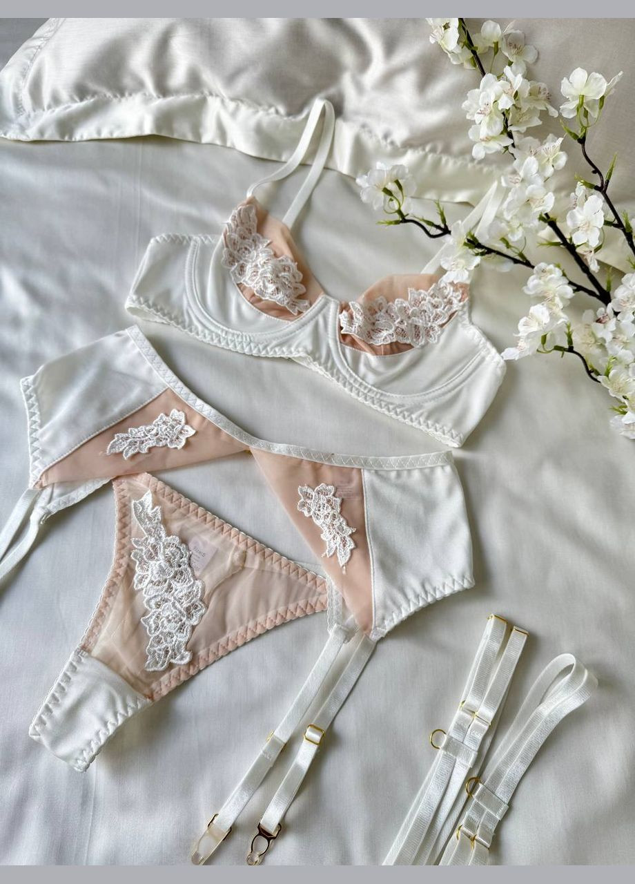 Білий ніжний комплект жіночого білизни з поясом та гартерами Simply sexy
