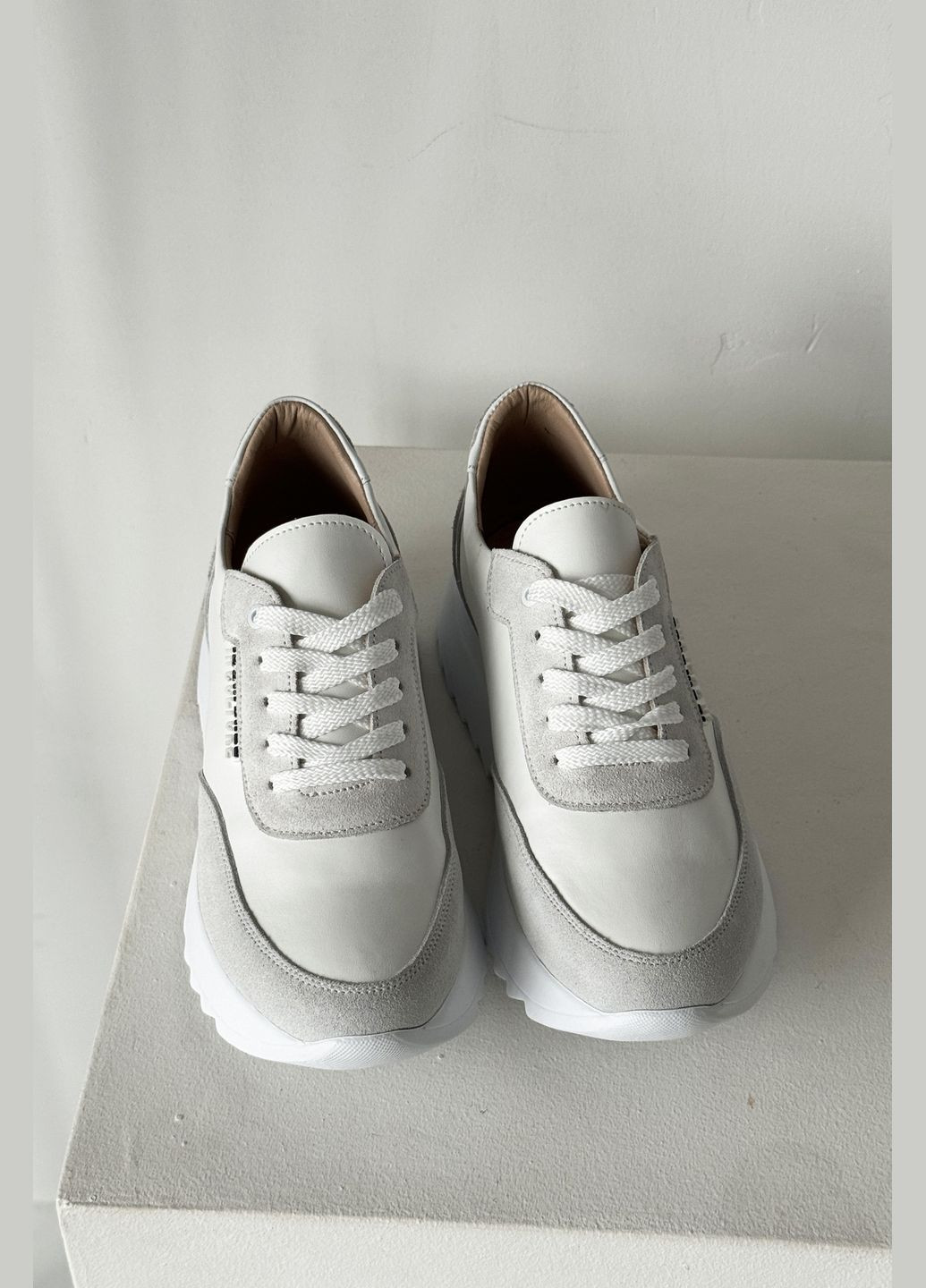Белые демисезонные мягкие, комфортные кроссовки из натуральной кожи со вставками из белой замши InFashion Кросівки