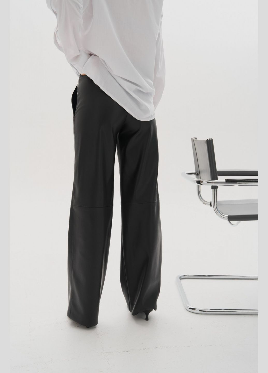 Женские брюки палаццо из эко кожи цвет черный р.L 450866 New Trend (282927974)