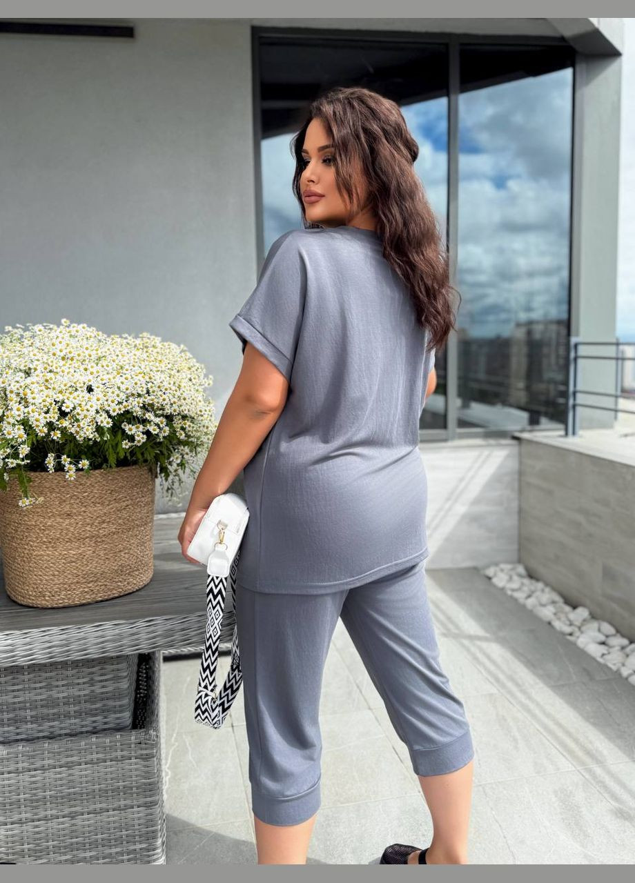 Стильный костюм для прогулки -футболка и капри. Україна (337508619)