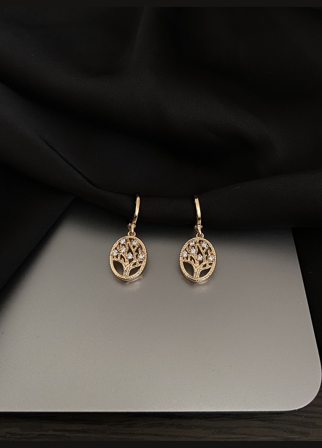 Серьги дерево с камешками круглый замок золотого цвета 33816 No Brand (345556672)