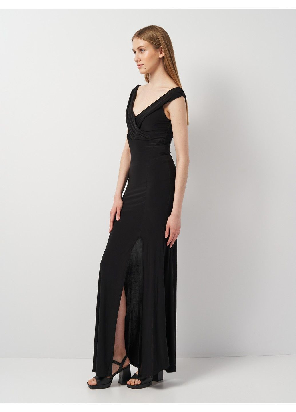 Черное коктейльное платье Missguided однотонное