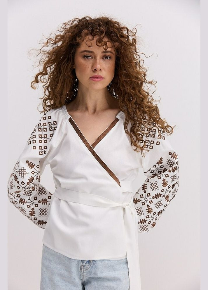 Молочная вышиванка женская на запах молочная с коричневой отделкой mkar46768-3 Modna KAZKA (337990061)