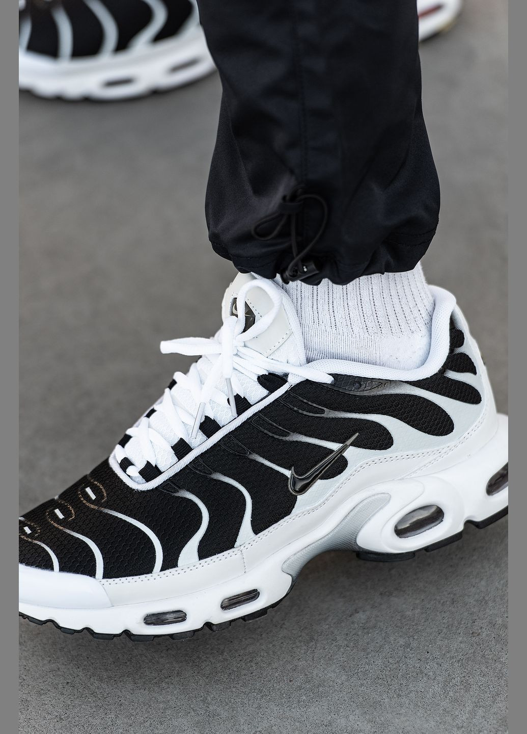 Кроссовки женские и мужские Nike Air Max TN Plus black white | Найк Аир Макс ТН Плюс черно-белые No Brand чёрно-белые демисезоны (315482997)