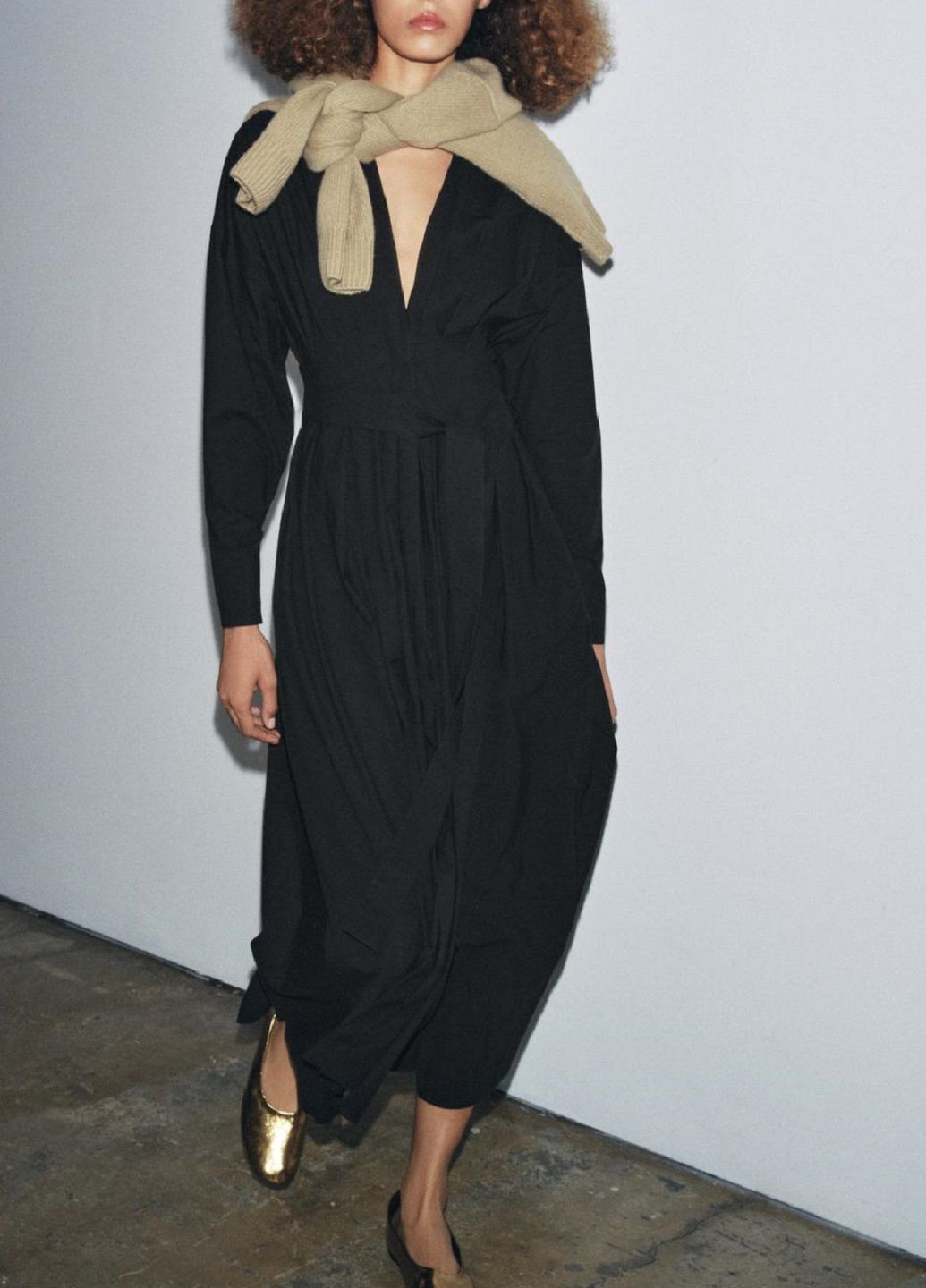 Черное платье Zara однотонное