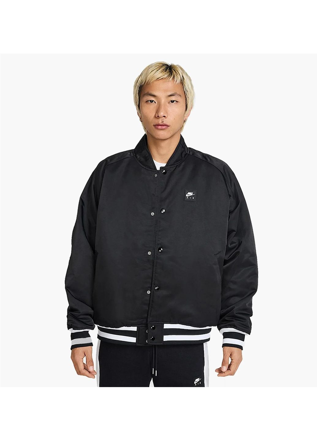 Чорна куртка чоловіча varsity jkt black Nike