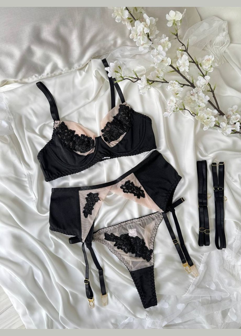 Чорний ніжний комплект жіночої білизни з поясом та гартерами Simply sexy