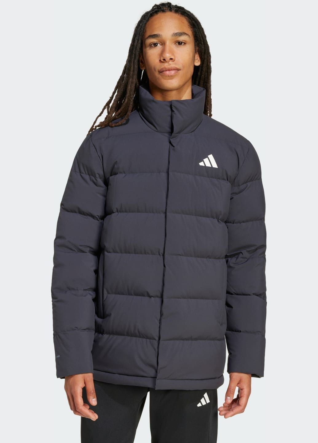 Черная демисезонная пуховик helionic climawarm mid-length adidas