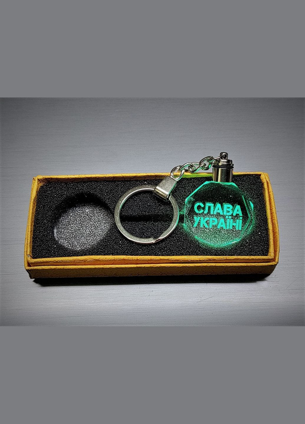 Брелок кристалл диодный на батарейках, Слава Украина (7 цветов) No Brand (340825723)
