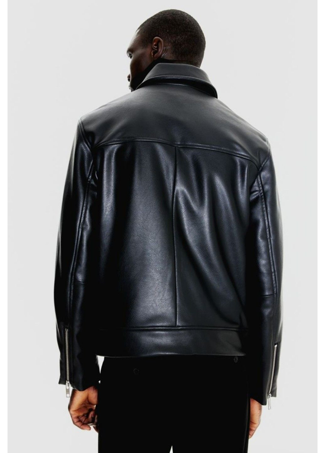 Черная демисезонная мужская куртка из эко-кожи обычного кроя н&м (57536) s черная H&M