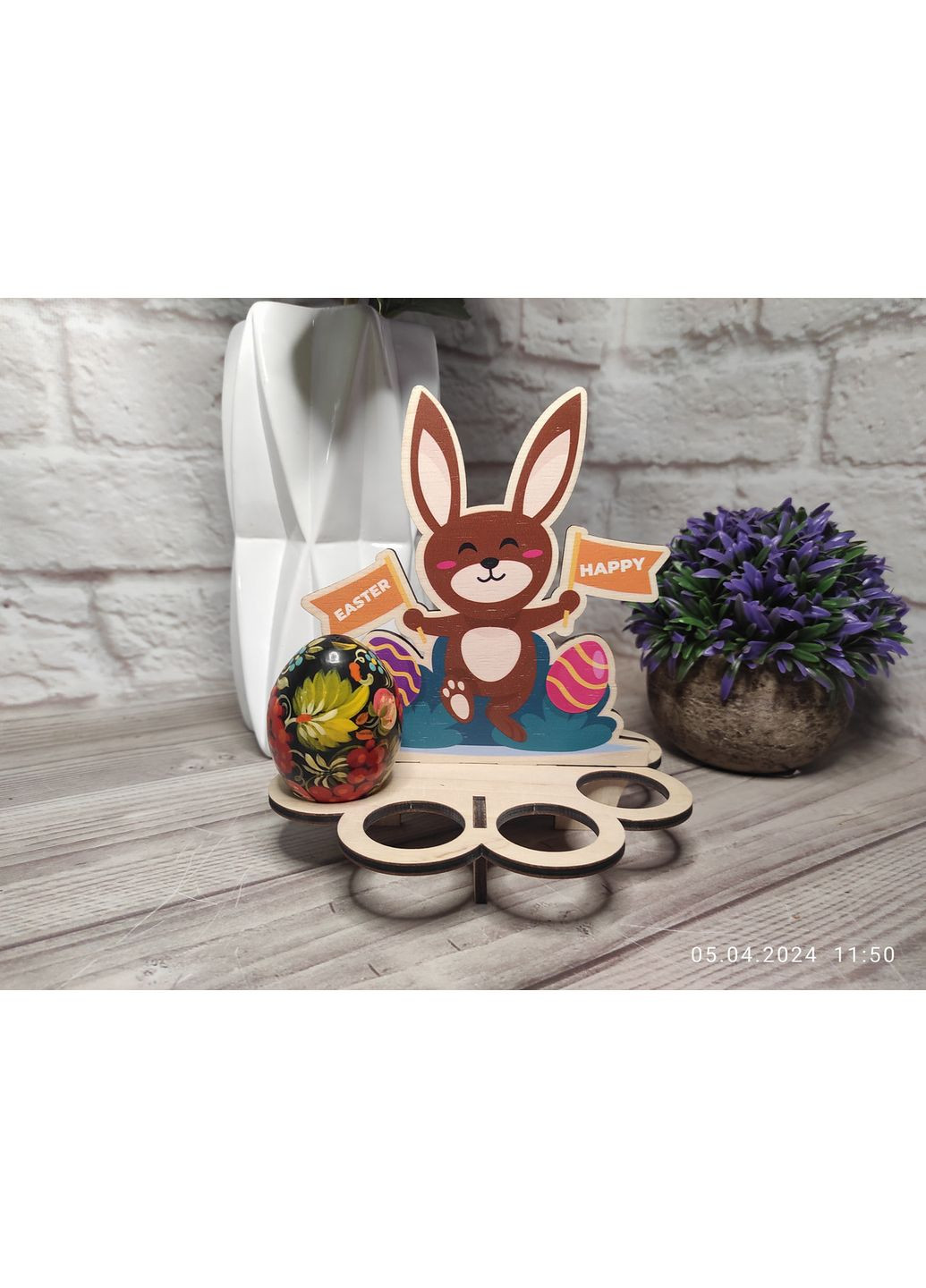 Пасхальна підставка під яйця "Кролик з прапорцями" No Brand (361203455)
