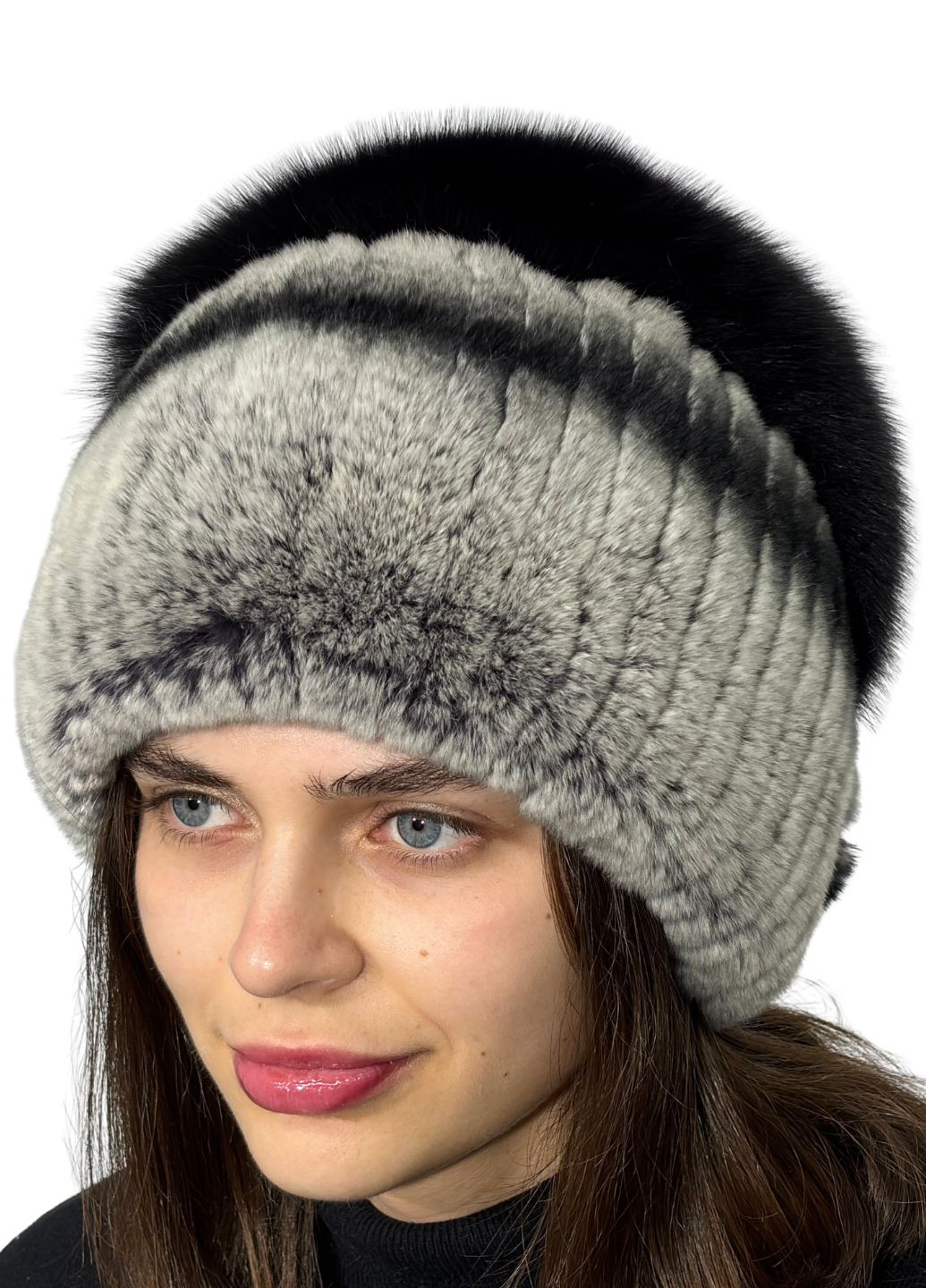 Жіноча в'язана хутряна шапка з хутра кролика з бубоном з хутра песця Меховой Стиль Стрекоза (365250542)