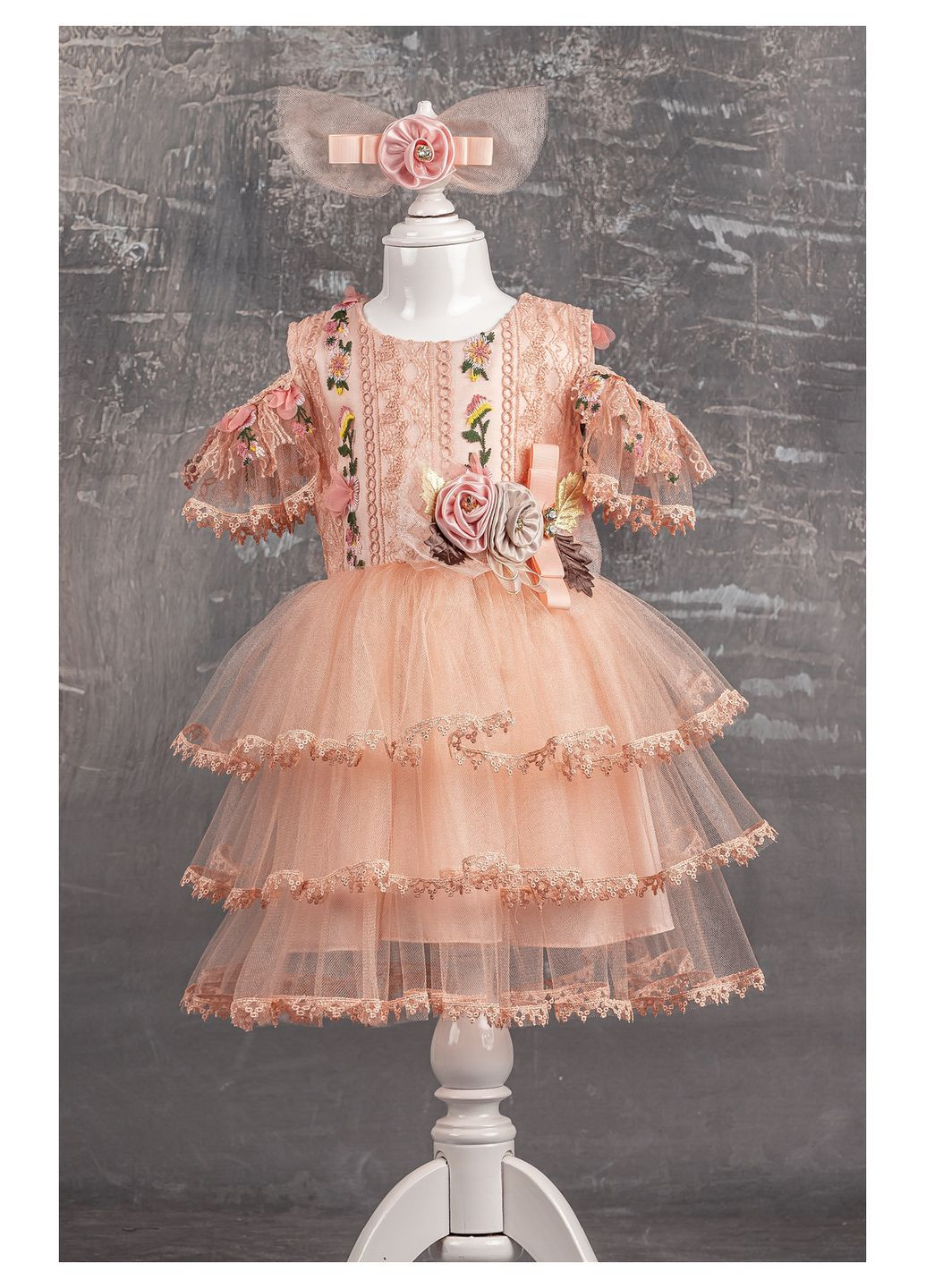 Персиковое платье праздничное с украшениями 2120 Tivido (306545486)