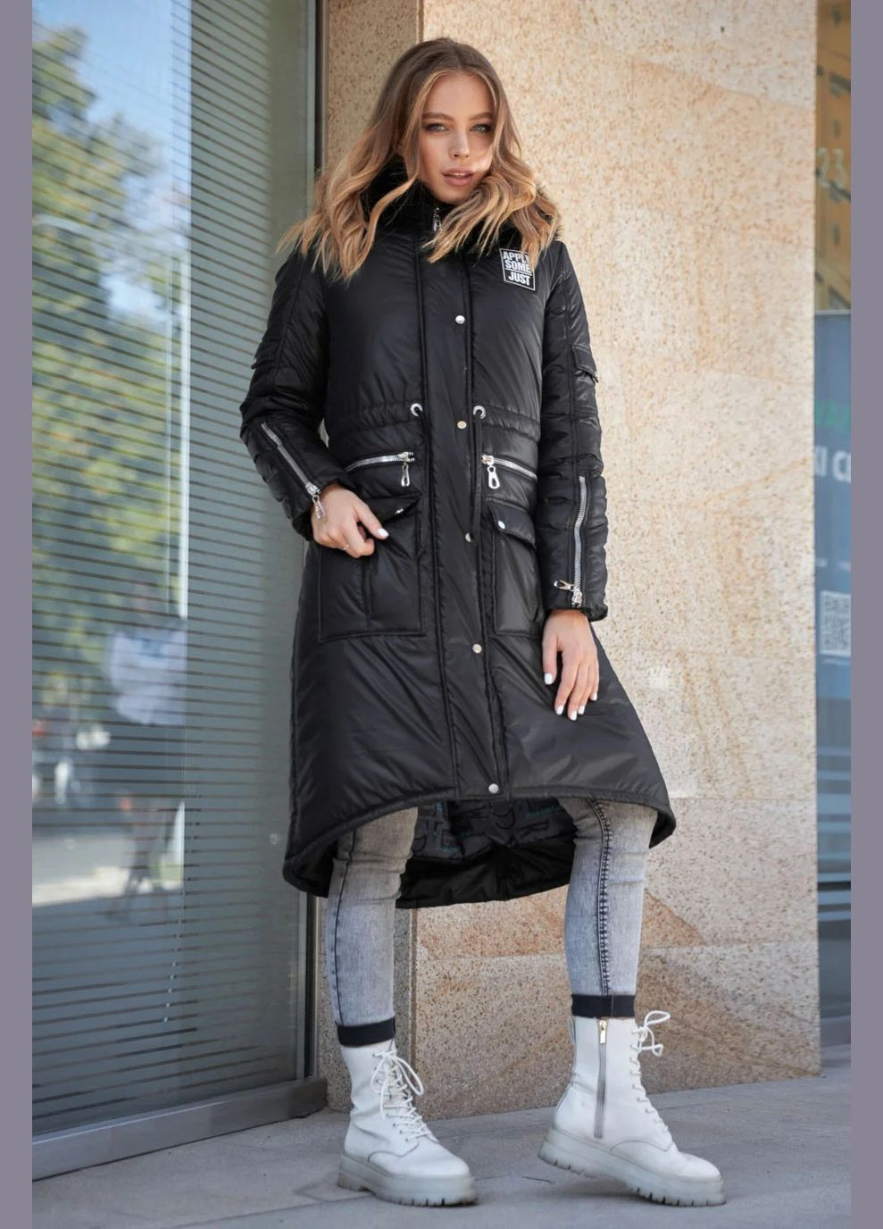 Чорна демісезонна куртка-парка Seventeen