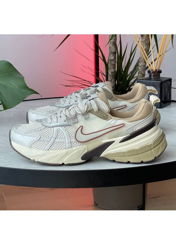 Бежевые демисезонные кроссовки мужские и женские nike runtekk orewood brown light bone | найк рунтекк оревуд бежевые No Brand