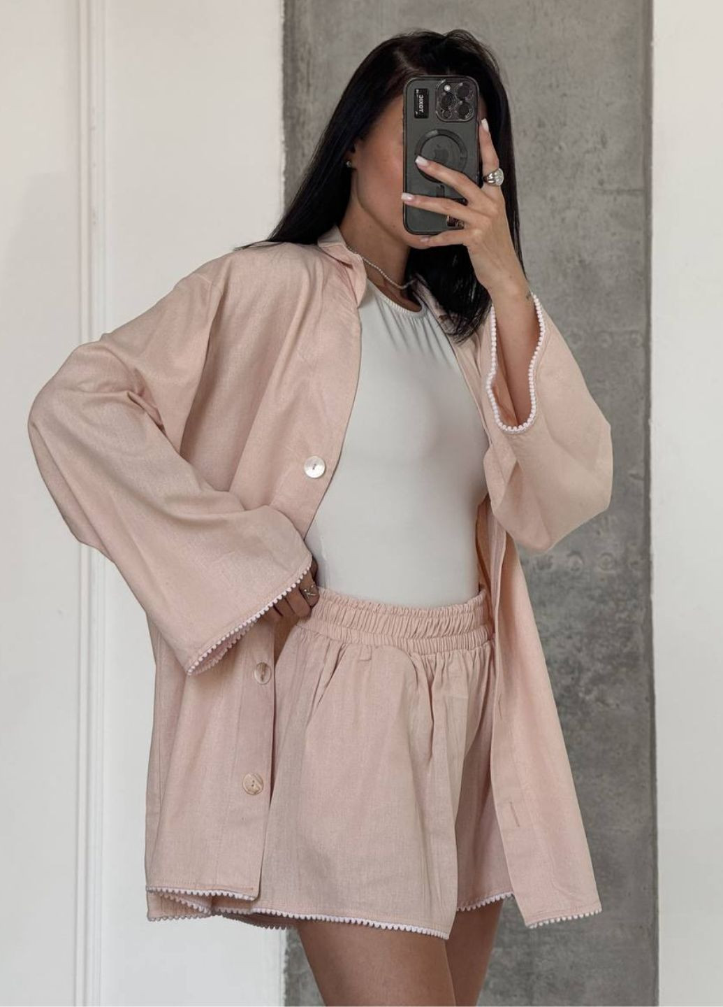 Изысканный легкий летний костюм двойка с украшением: оверсайз рубашка + шорты Tik-Tak (350607418)