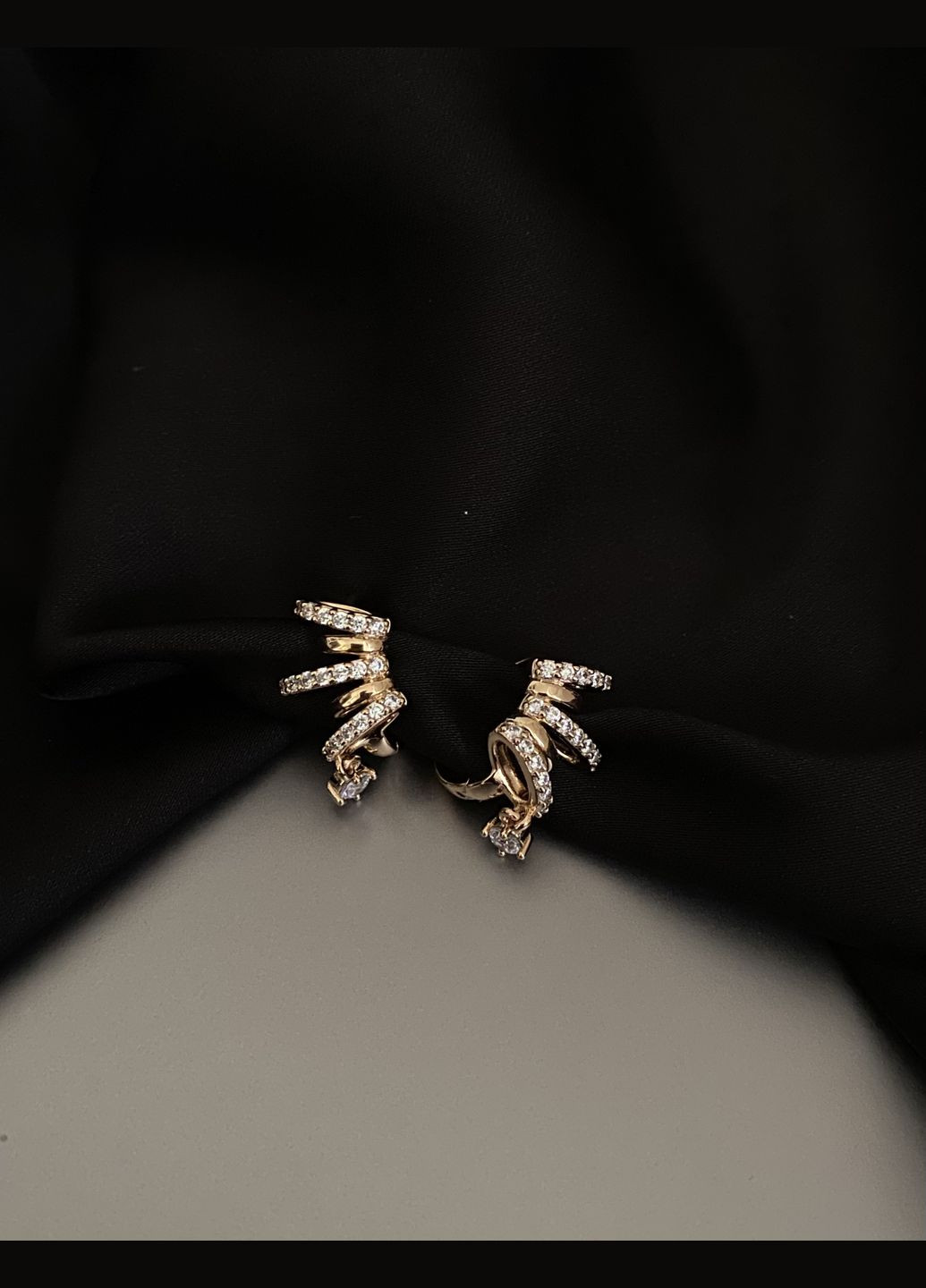 Сережки з камінчиками англійський замок золотого кольору 33825 Fashion (346084682)