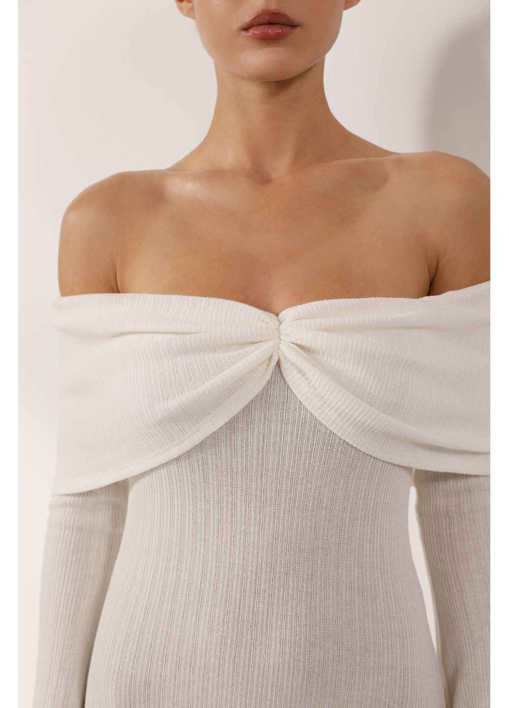 Молочное платье макси с открытыми плечами tall молочный 788-1 Papaya