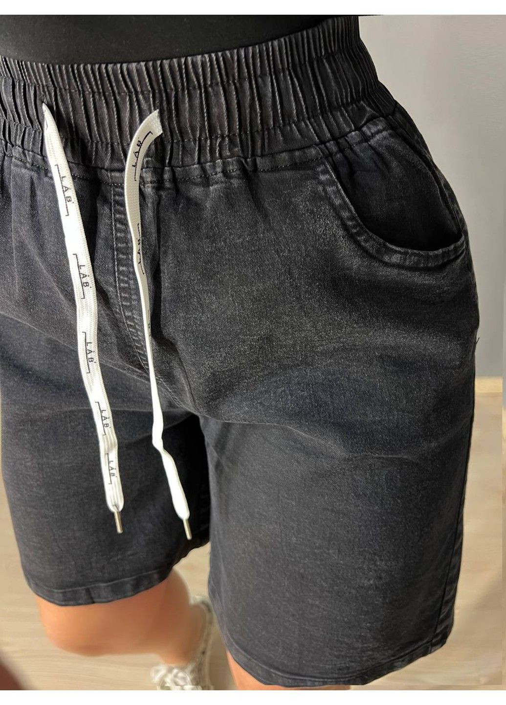 Шорты женские джинсовые Yingguoxiang 9062-1 мом с резинкой на талии и подворотом черные No Brand (332564932)