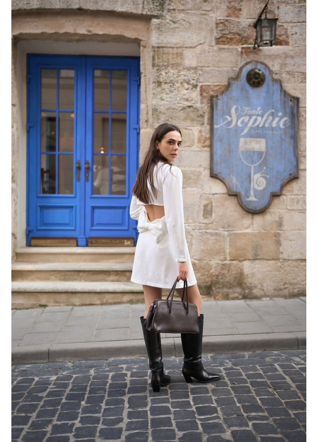 Белое коктейльное платье-жакет женское мини с бантом emily молочное платье-жакет Handy Wear однотонное