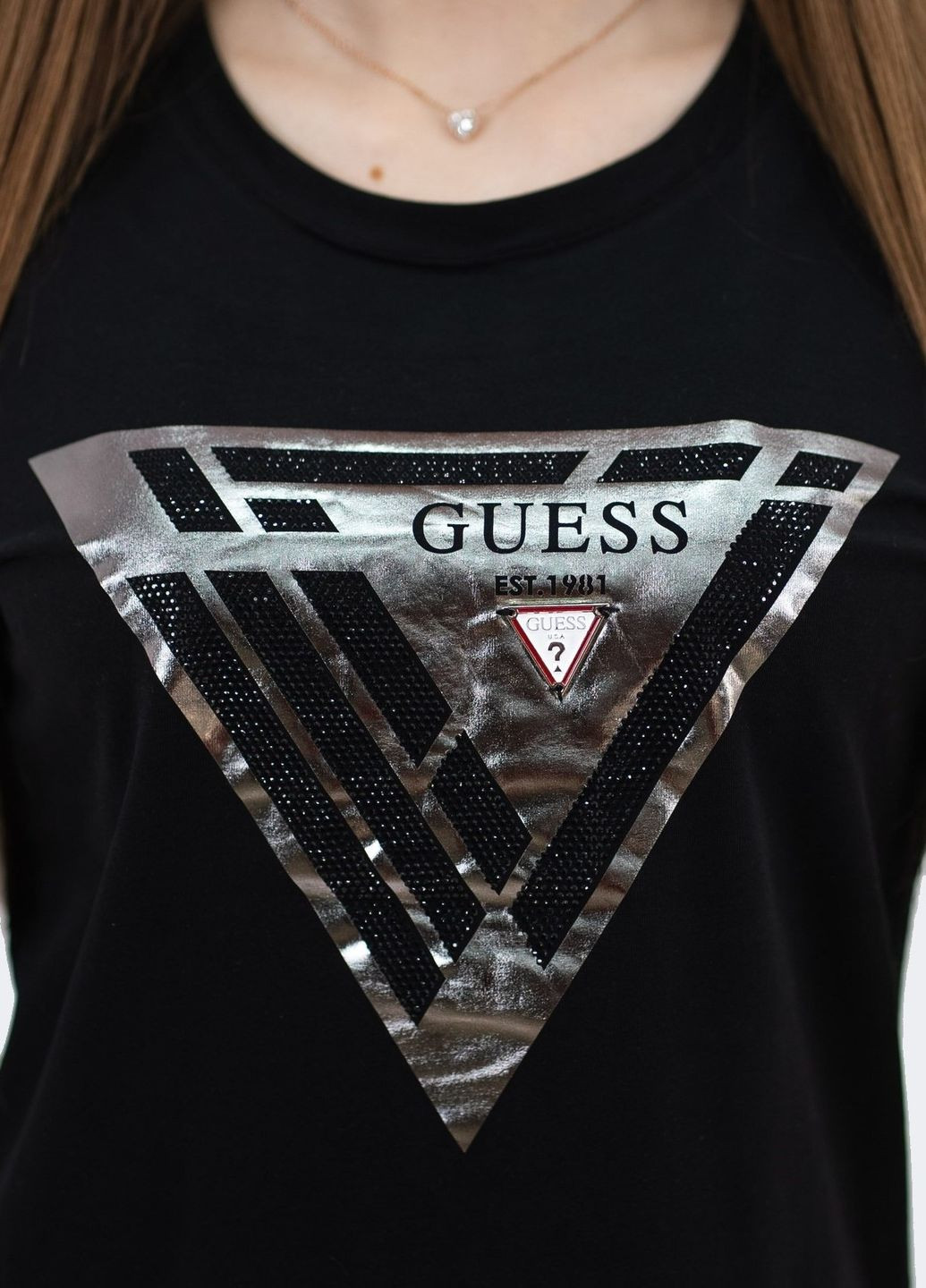 Черная летняя футболка женская Guess