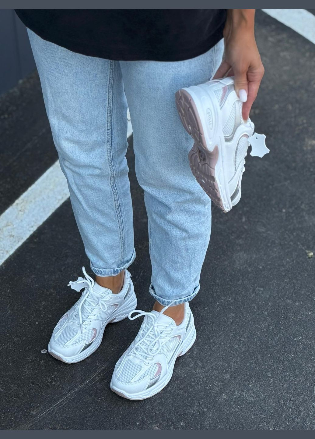 Білі білі жіночі кросівки прес шкіра високої якості рожеві вставки No Brand