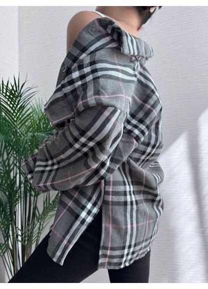 Жіноча фланелева сорочка в клітинку, сіра, з розрізами, р. (мод. 690) No Brand (358931463)