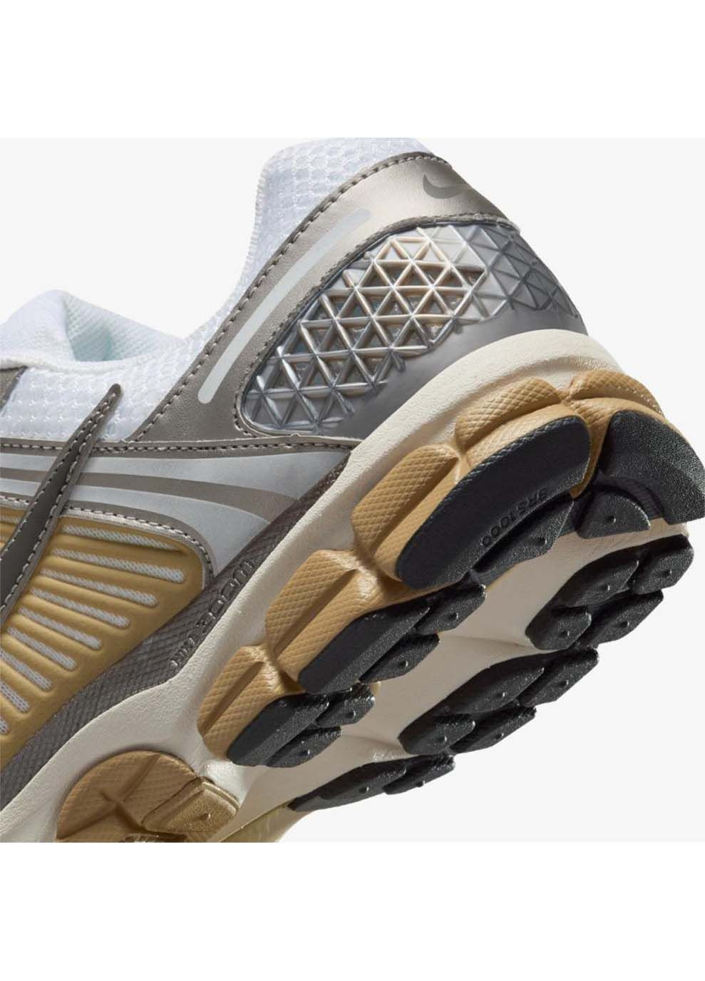 Жіночі Кросівки ZOOM VOMERO 5 Різнокольоровий Nike комбіновані демісезони (367586719)